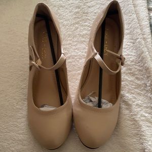 Mary Janes kitten heels